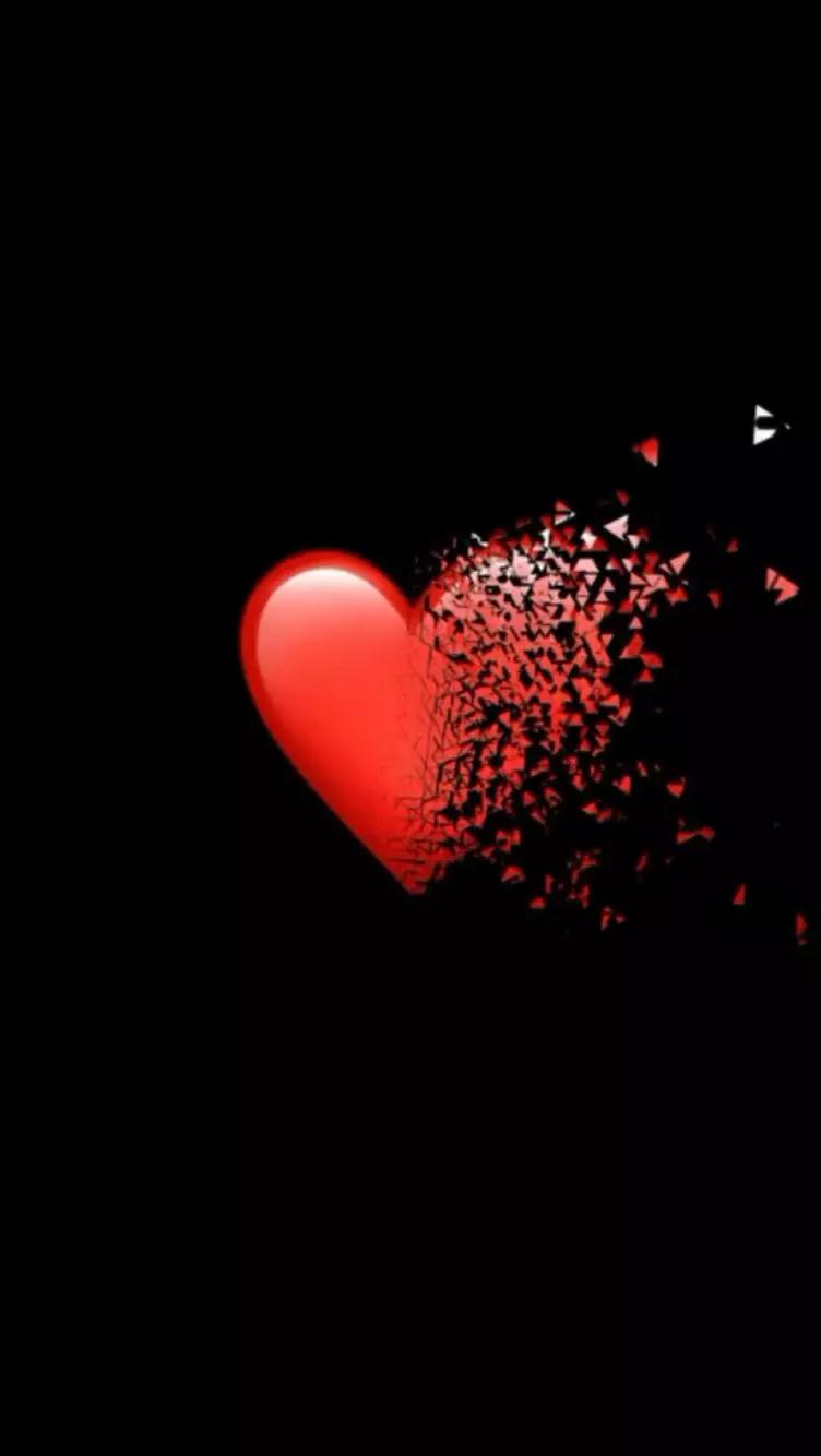 最近抖音上非常流行一套像极了爱情的心碎图片,一颗红色的心慢慢